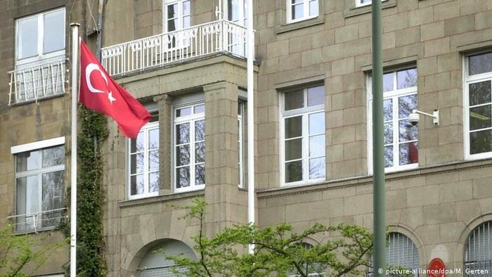 Düsseldorf Başkonsolosluğu koronavirüs nedeniyle kapatıldı