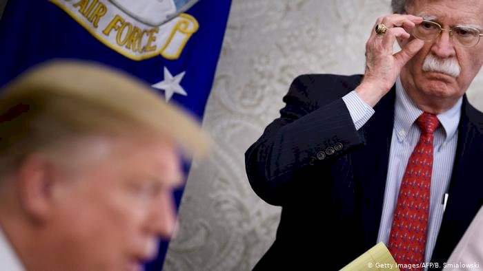 Bolton’ın Trump’ı yerden yere vuran kitabı satışa çıktı