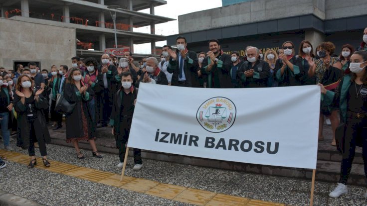 İzmir Adliyesi'nde 'Savunma susmayacak' sloganları