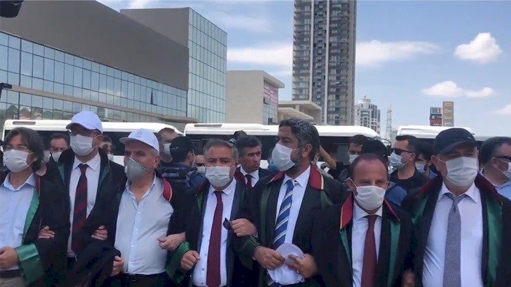 Baroların sırtını döndüğü başkan: Terörize ettiniz