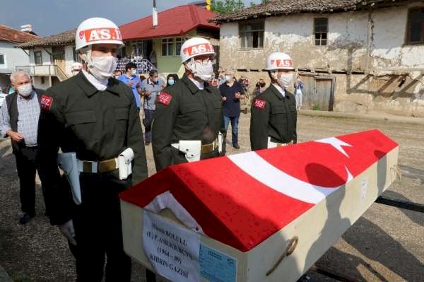 Kıbrıs gazisi  Hüsnü Bolulu,  memleketi Taşova'da  askeri törenle uğurlandı.