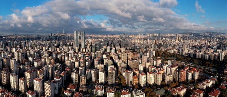 GEÇEN YILA GÖRE, KONUTLARIN SATIŞI AZALDI, FİYATI ARTTI