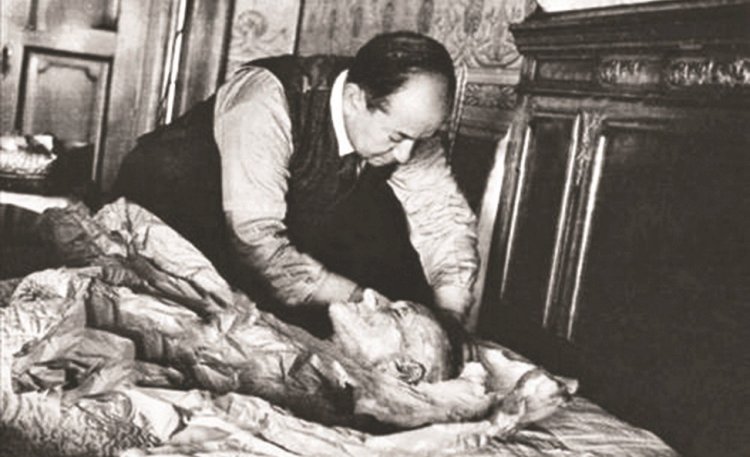 "Atatürk yanlış yere defnedildi!"