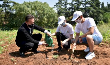 Tuzlalı gençler, her ihtiyaç sahibi için bir tohumu toprakla buluşturdu