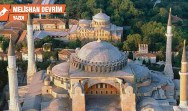 Tarih boyu kitle iletişim aracı olarak Ayasofya