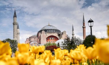 Özer Sancar: Ayasofya'dan siyasi sonuç beklemek beyhude