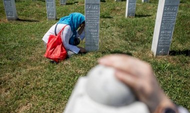 Srebrenitsa'da Sırplara karargahın kapısını açan Hollandalı asker yaşananları anlattı