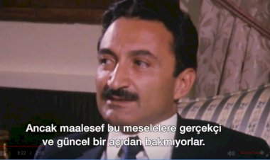 Ecevit BBC'ye konuşmuş, hem de İngilizce olarak Yunanistan'ı anlatıyor.