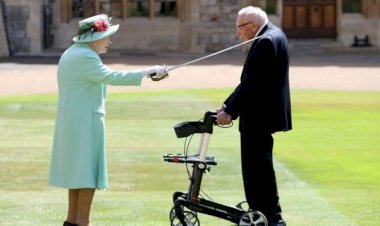 Capt Sir Tom Moore knighted in 'unique' ceremony
