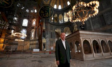 Erdoğan, Ayasofya'da incelemelerde bulundu