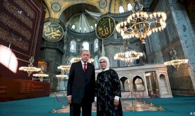 Freskler kapatıldı, cami tabelası asıldı
