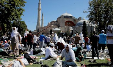 Ayasofya'da 86 yıl sonra ilk namaz dünya basınında