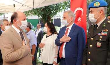 Denizli'de şehit ailesine Kuran-ı Kerim ve Türk bayrağı hediye edildi
