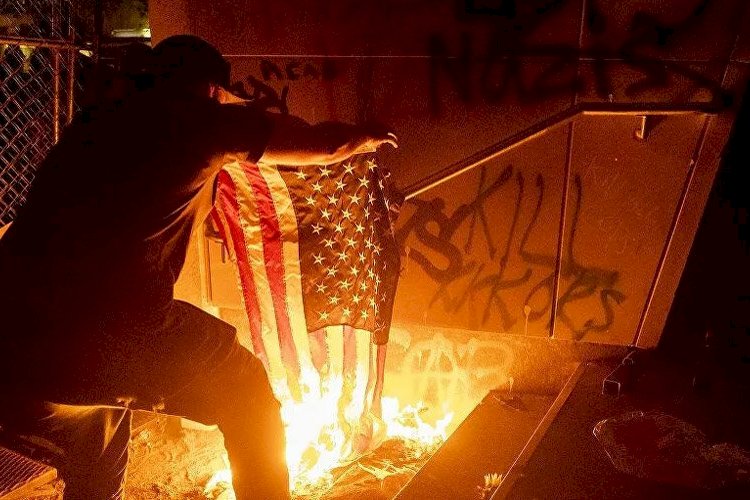 ABDde protestocular mahkeme binasını ateşe verdi