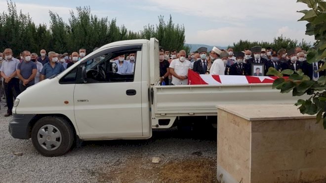 Kıbrıs gazisinin naaşı kamyonet kasasında taşındı