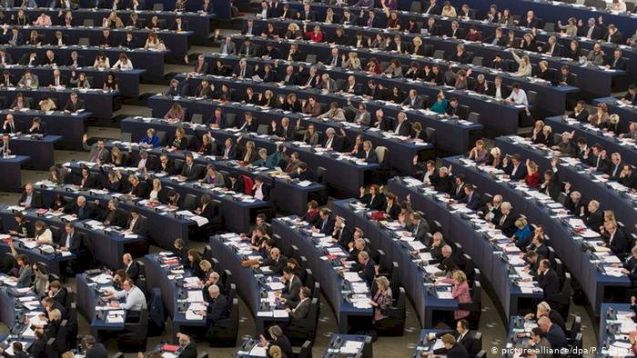 Avrupa Parlamentosu'nda Türkiye'ye ağır eleştiriler