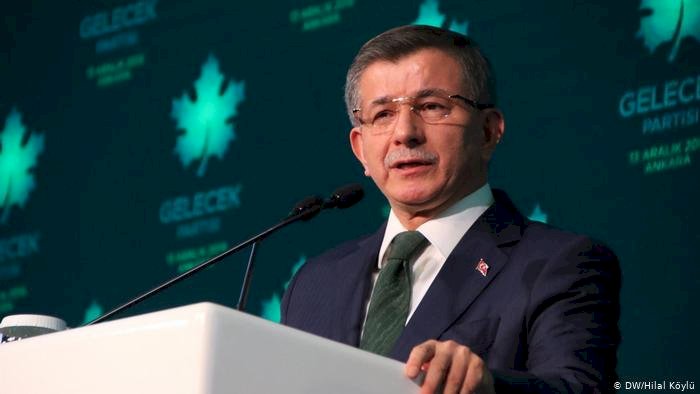 Karamollaoğlu ve Davutoğlu'ndan karara destek