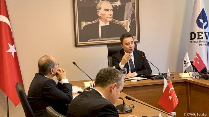Babacan: İktidar varoluş mücadelesi içinde
