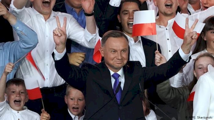 Polonya’da seçimi Duda kazandı