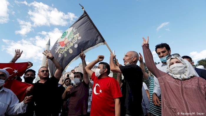 Z: Erdoğan, modern Türkiye’yi yön değişimine zorluyor