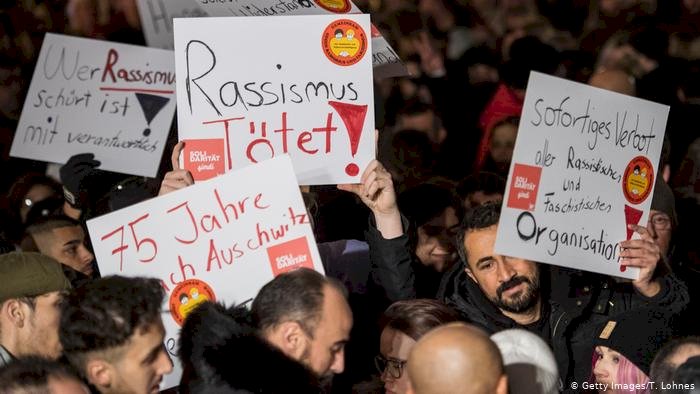 Irkçı saldırıda hayatını kaybedenlerin yakınlarına tazminat