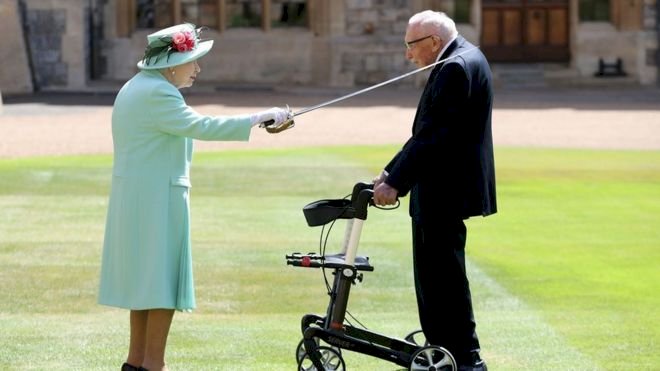 Capt Sir Tom Moore knighted in 'unique' ceremony