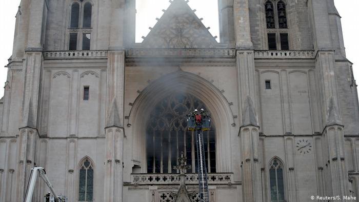 Nantes Katedrali'nde kundaklama şüphesi