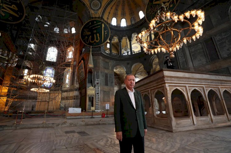 Erdoğan, Ayasofya'da incelemelerde bulundu