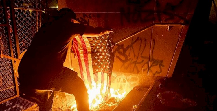 ABD'de protestocular mahkeme binasını ateşe verdi