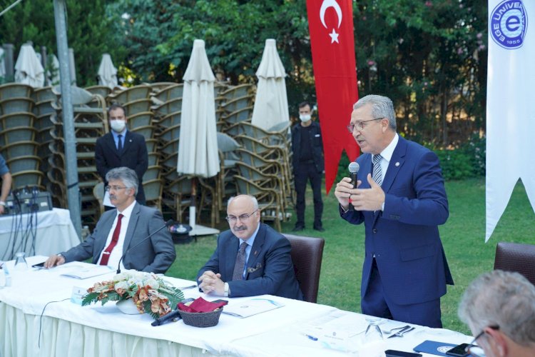 İzmir’in kanaat önderleri Ege Üniversitesinde buluştu