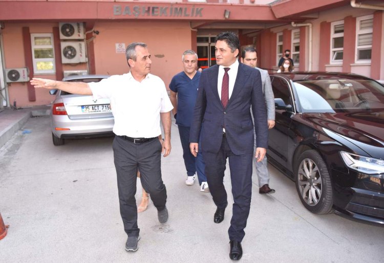 Aliağa Belediye Başkanı Serkan Acar  Başhekimi  ziyaret etti