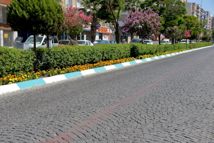 Bergama’da Kaldırımlar Turkuaz Beyaz