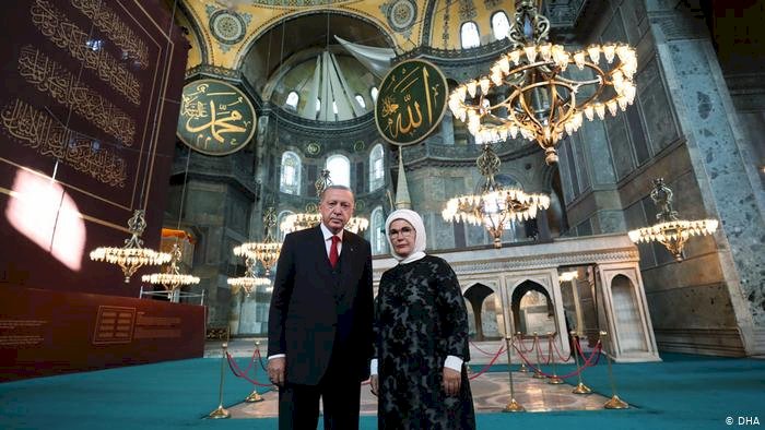 Freskler kapatıldı, cami tabelası asıldı