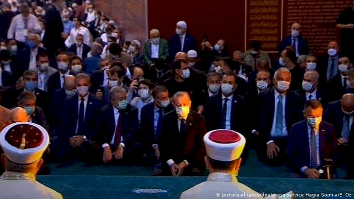 Ayasofya’da 86 yıl sonra ilk Cuma namazı kılındı