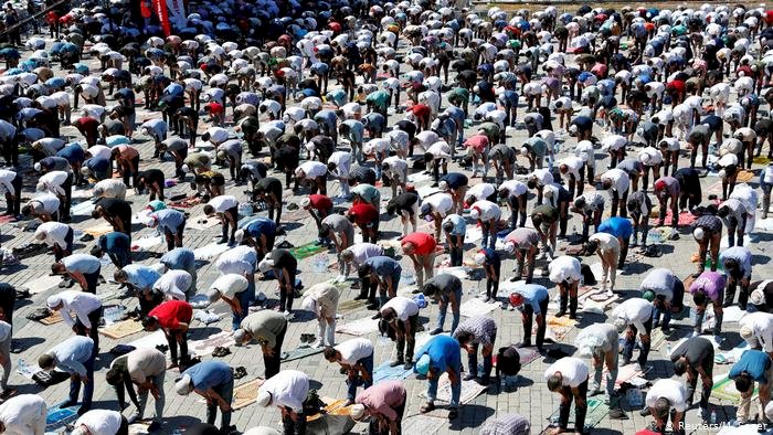 Ayasofya'daki tarihi günde neler yaşandı?