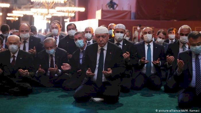 MM: Erdoğan İslami ajandasını taçlandırıyor