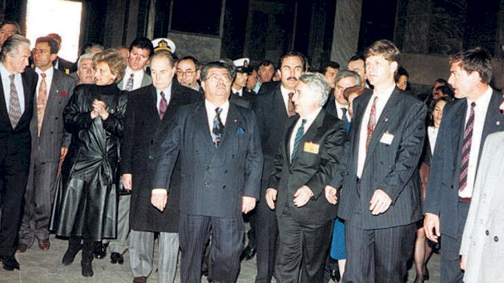 Ayasofya'da Özal’dan prense: ‘Atsana bir imza’
