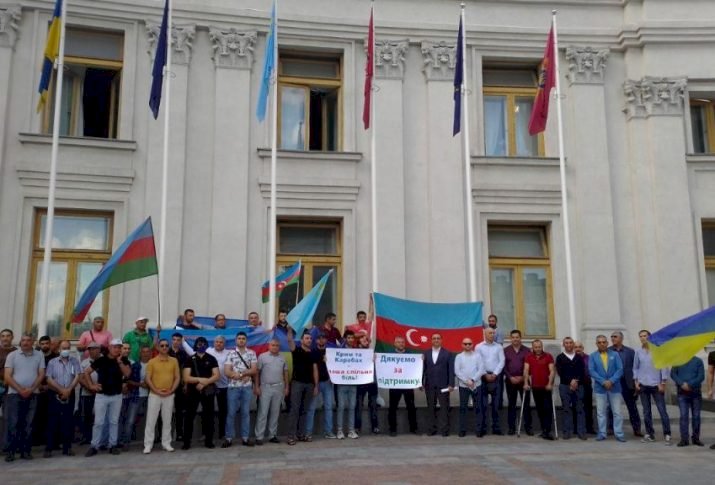 AZERBAYCAN TÜRKLERİNDEN, UKRAYNA DIŞİŞLERİ BAKANLIĞI ÖNÜNDE TEŞEKKÜR EYLEMİ