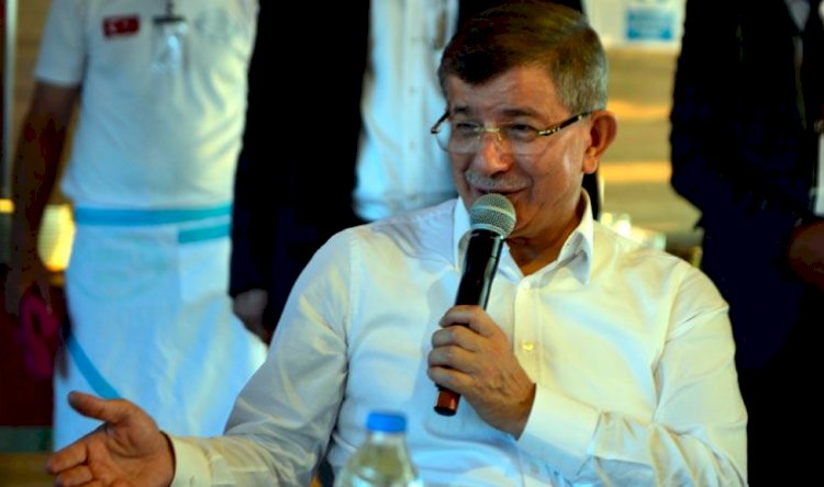 Davutoğlu'ndan AKP'ye "küçük ortak" eleştirisi
