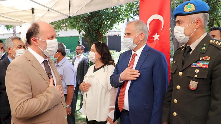Denizli'de şehit ailesine Kuran-ı Kerim ve Türk bayrağı hediye edildi