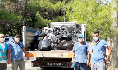 MARMARİS’İN TEMİZLİK EMEKÇİLERİ ÇÖP KENTE İZİN VERMEDİ