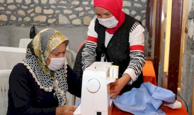 ARSLANKÖYLÜ KADINLAR, TARİHİ HALKEVİ'NDE MESLEK ÖĞRENİYOR