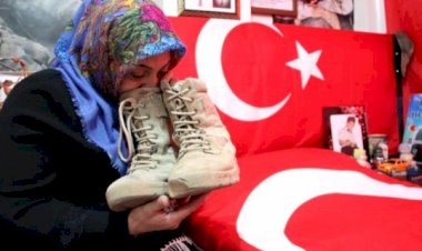 Şehit ailesi oğullarından kalan hatıraların kokusuyla yaşıyor
