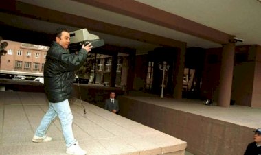 Ecevit'e yazar kasa fırlatmıştı!