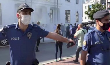 Tezgahı elinden alınan esnaf kendini valilik önünde yaktı