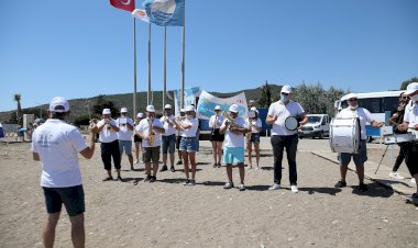 Deniz Bayramı'nda Plajda Bando Konseri