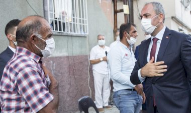 Adalet Bakanı Abdulhamit Gül'den Gaziantep'te şehit ailesine taziye ziyareti