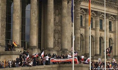 Berlin'de göstericiler Reichstag'a girmeye çalıştı