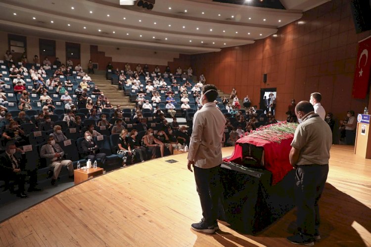 GENÇ HEKİMLERİN OMUZLARINDA SON YOLCULUĞUNA UĞURLANDI