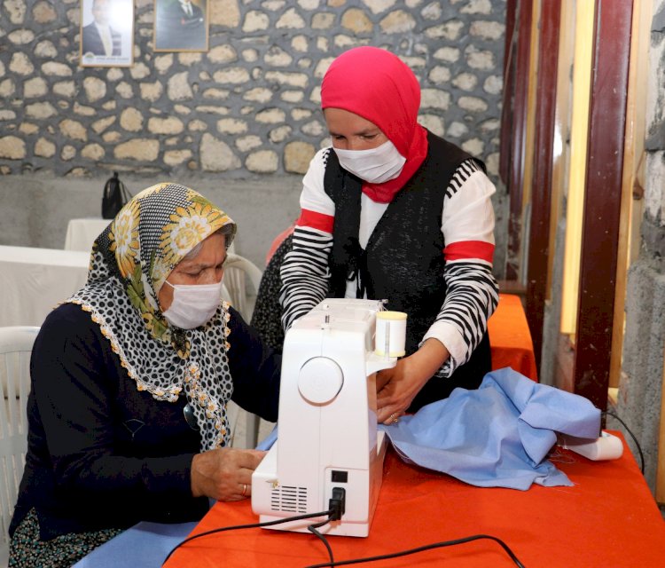 ARSLANKÖYLÜ KADINLAR, TARİHİ HALKEVİ'NDE MESLEK ÖĞRENİYOR